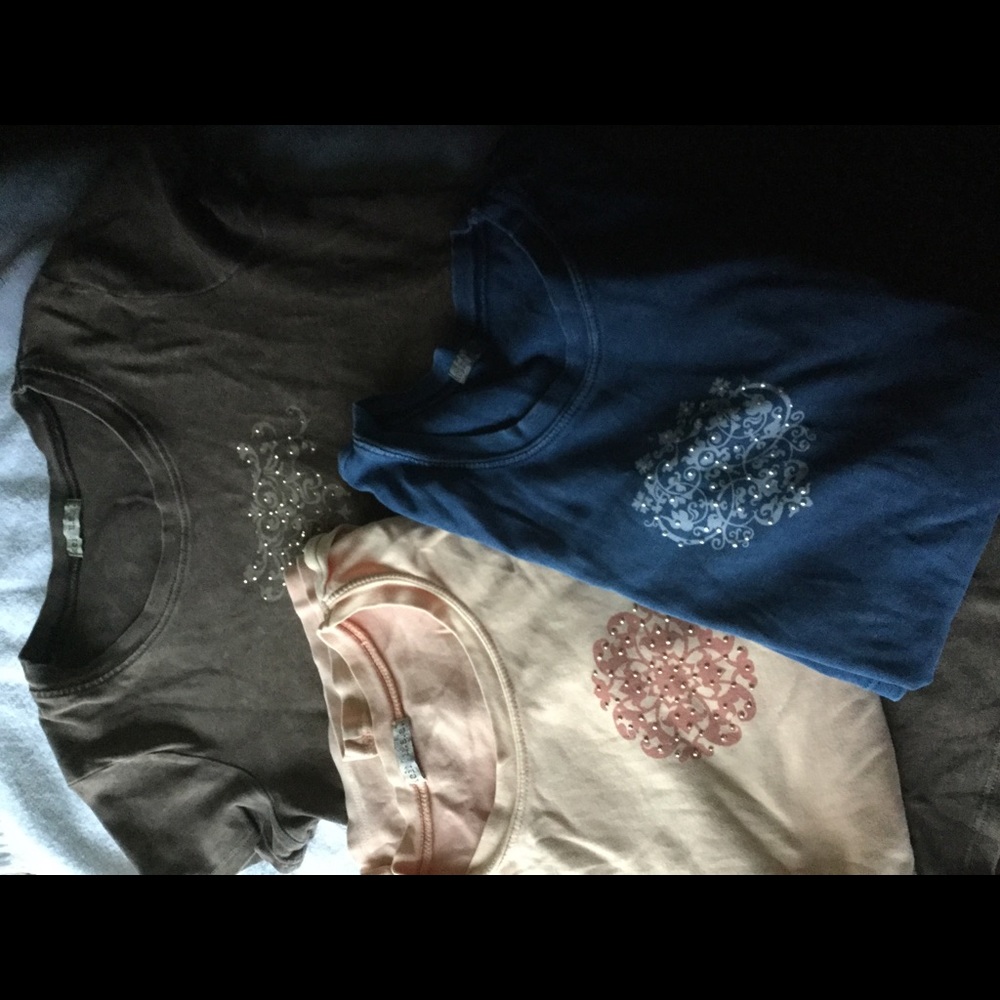 Women’s short sleeve tops